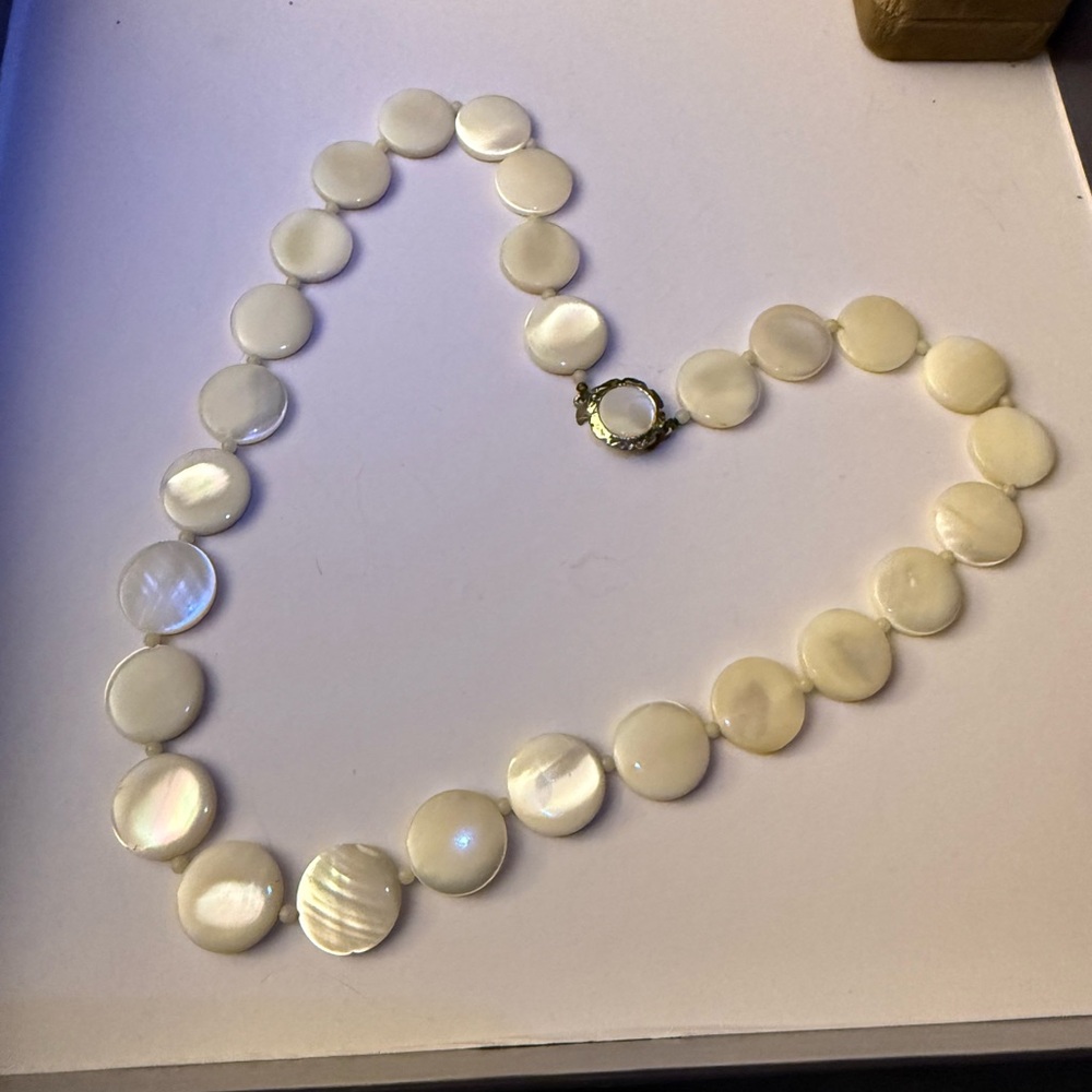 Vintage Classic Mother-of-Pearl Disc Necklace - White With Rainbow Glow